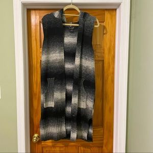 Women’s Designer Woven Sleeveless Black and White Cardigan with Hood Sz L